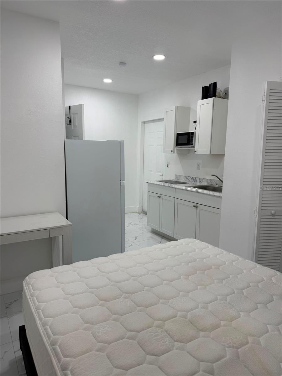 O6438436 Property Photo 11