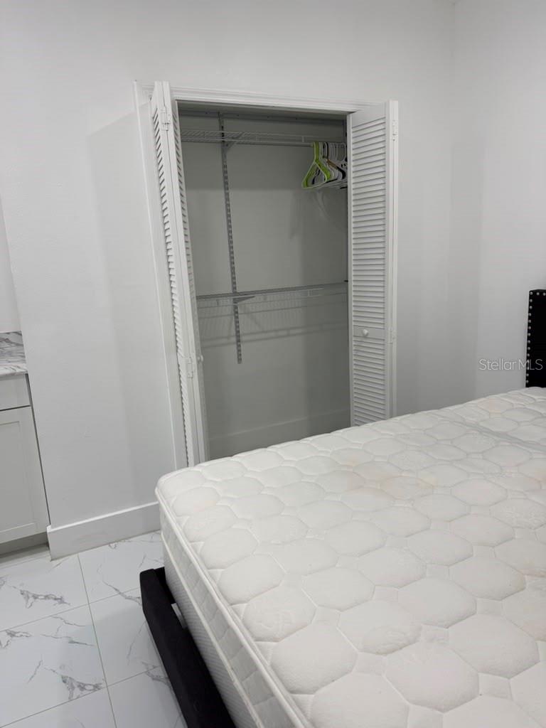 O6438436 Property Photo 12
