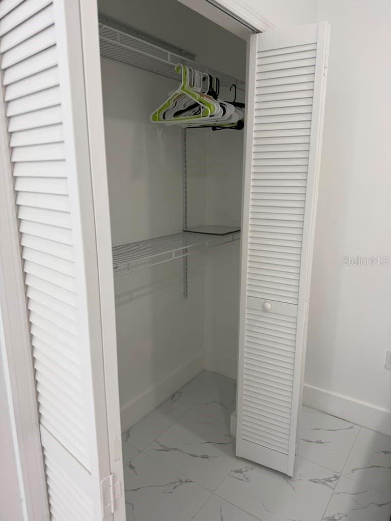 O6438436 Property Photo 13