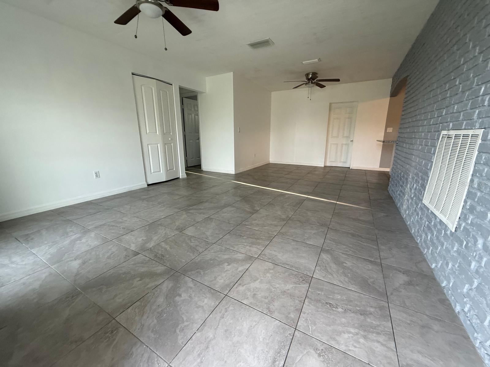 2302 E Dana Dr Property Photo 6