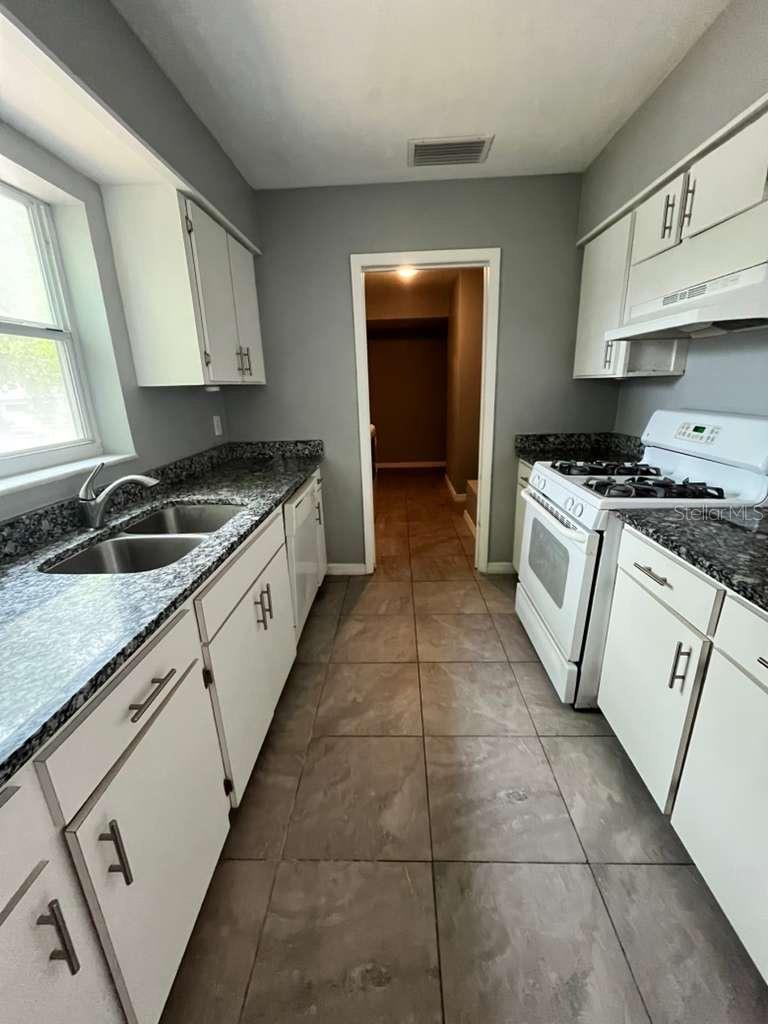 2302 E Dana Dr Property Photo 14
