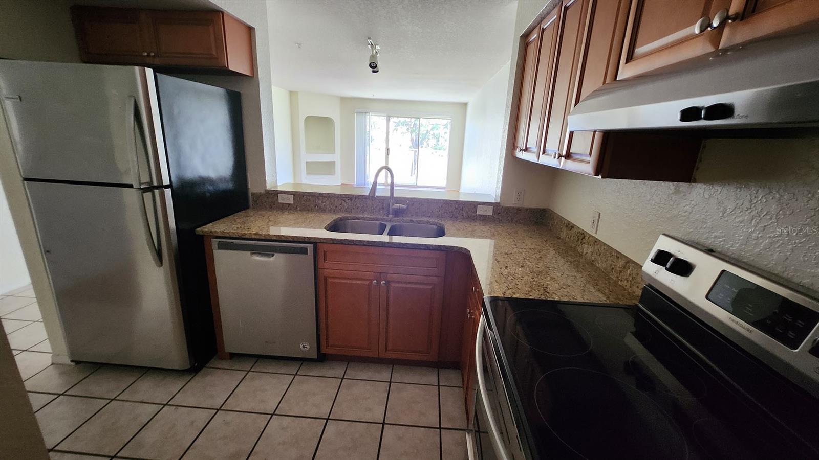 14013 Fairway Island Dr #427 Property Photo 4