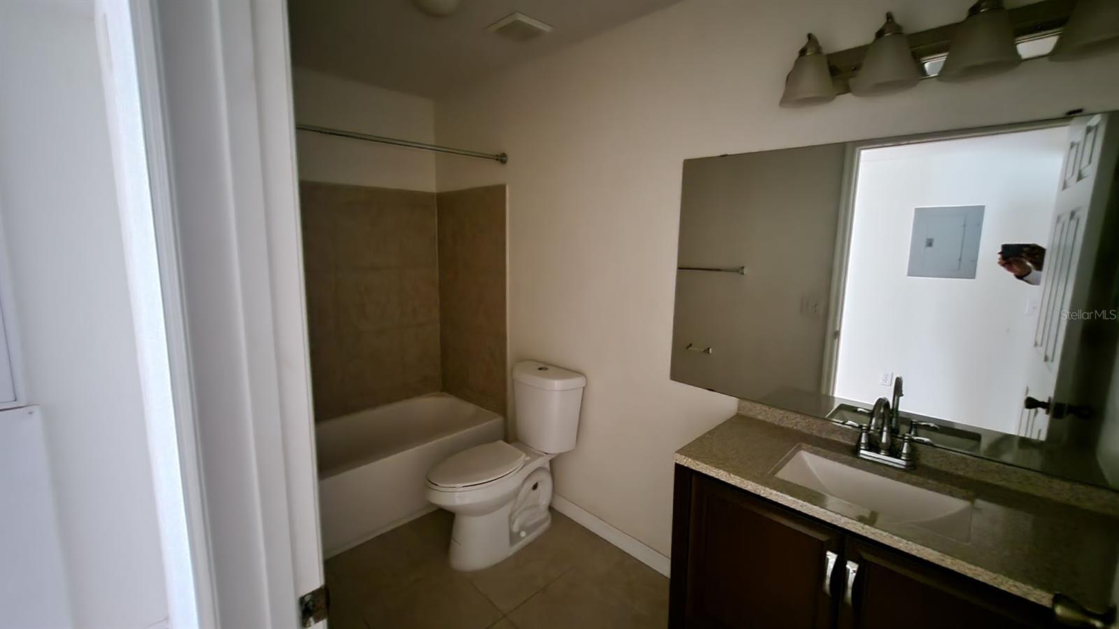 14013 Fairway Island Dr #427 Property Photo 8
