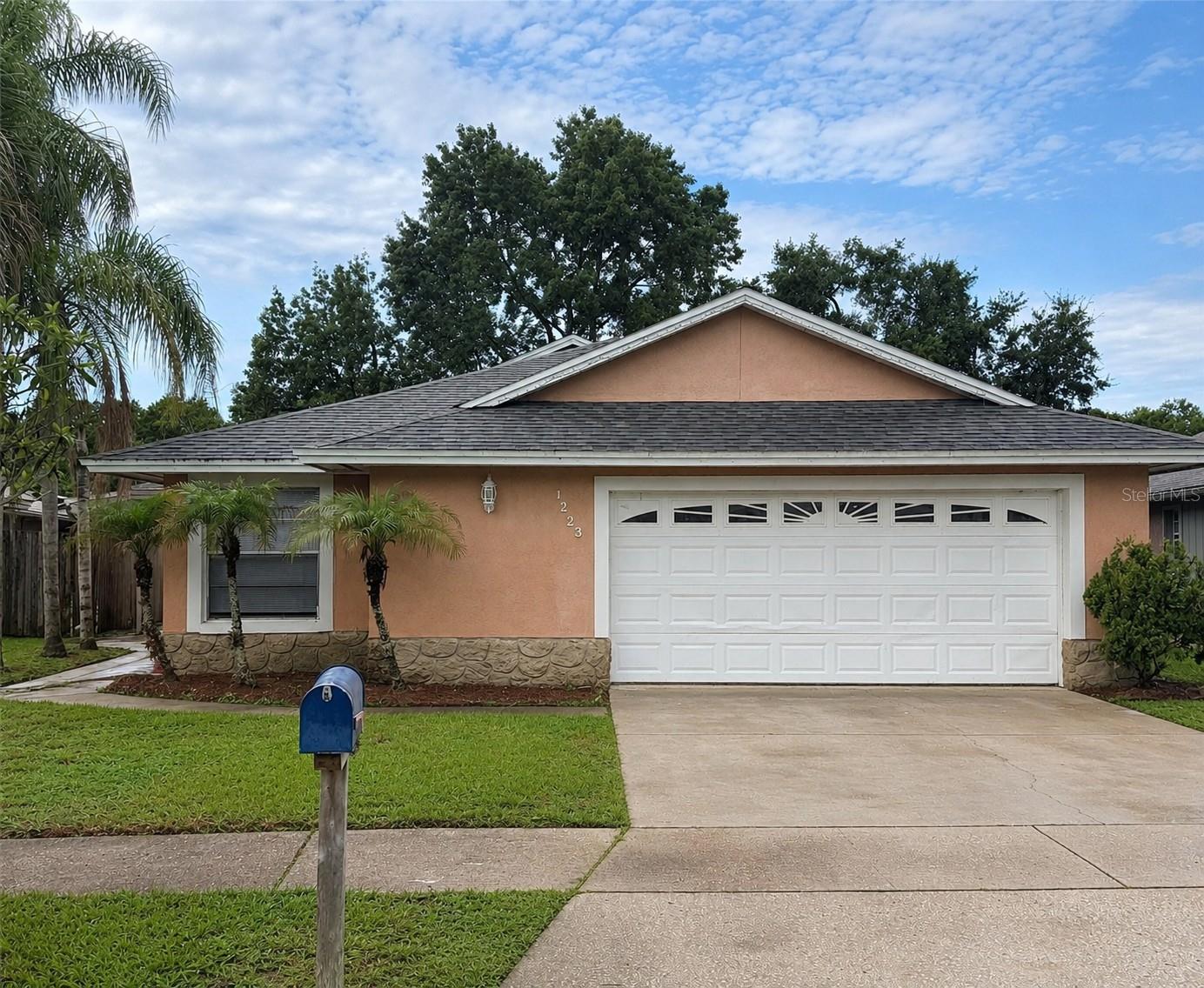 1223 LA MESA AVE Property Photo 1