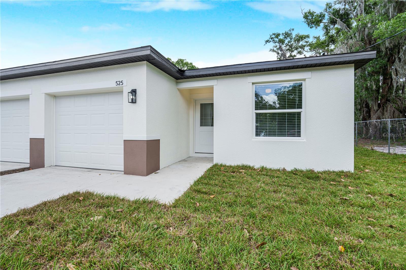 525-527 Pine Lane Property Photo 3