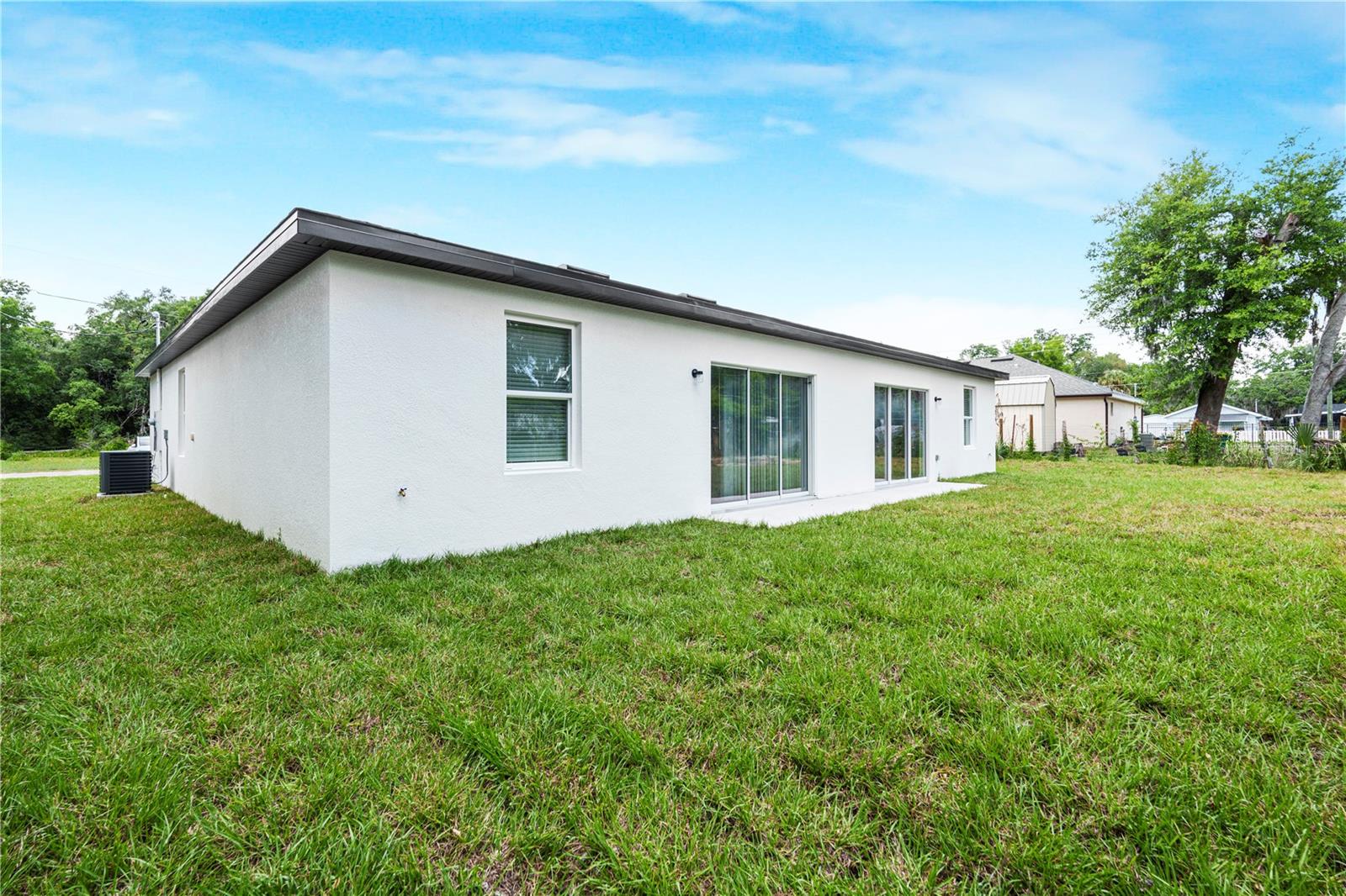 525-527 Pine Lane Property Photo 6