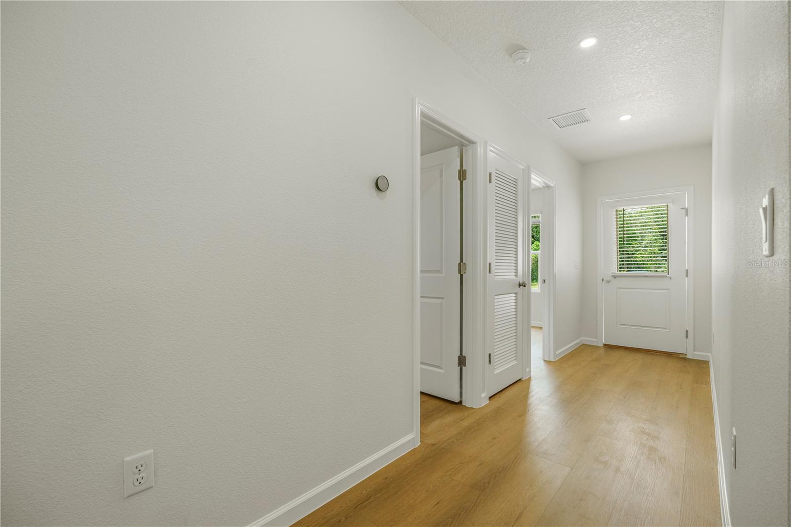 525-527 Pine Lane Property Photo 8