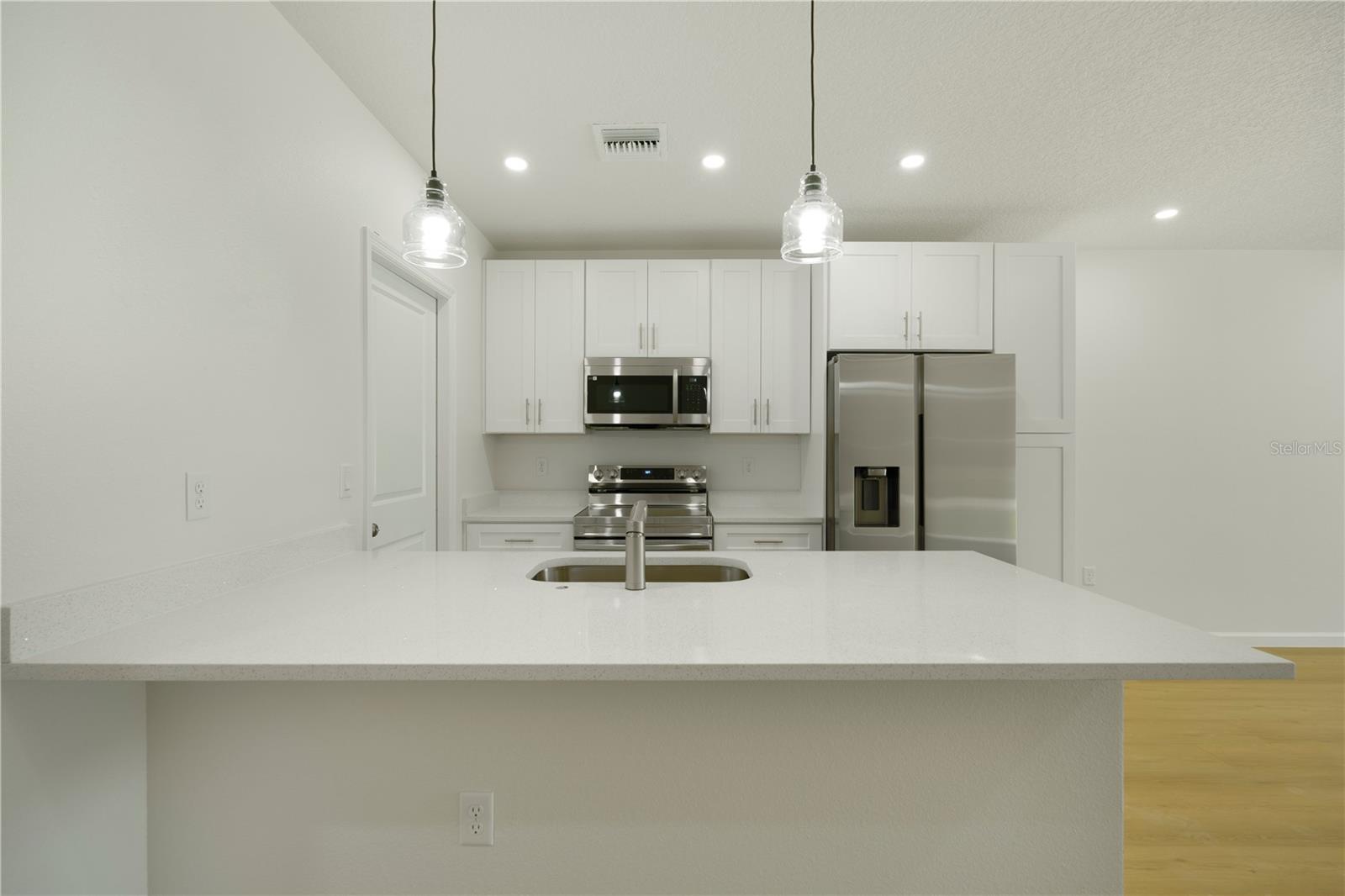 525-527 Pine Lane Property Photo 15