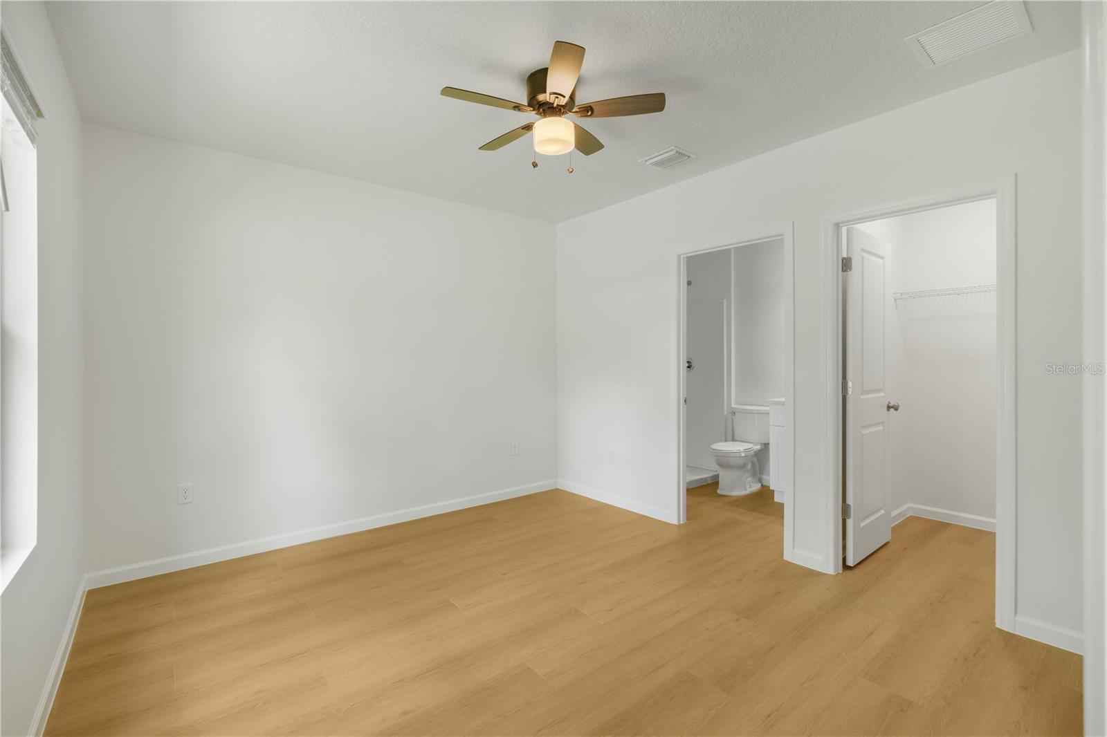 525-527 Pine Lane Property Photo 18