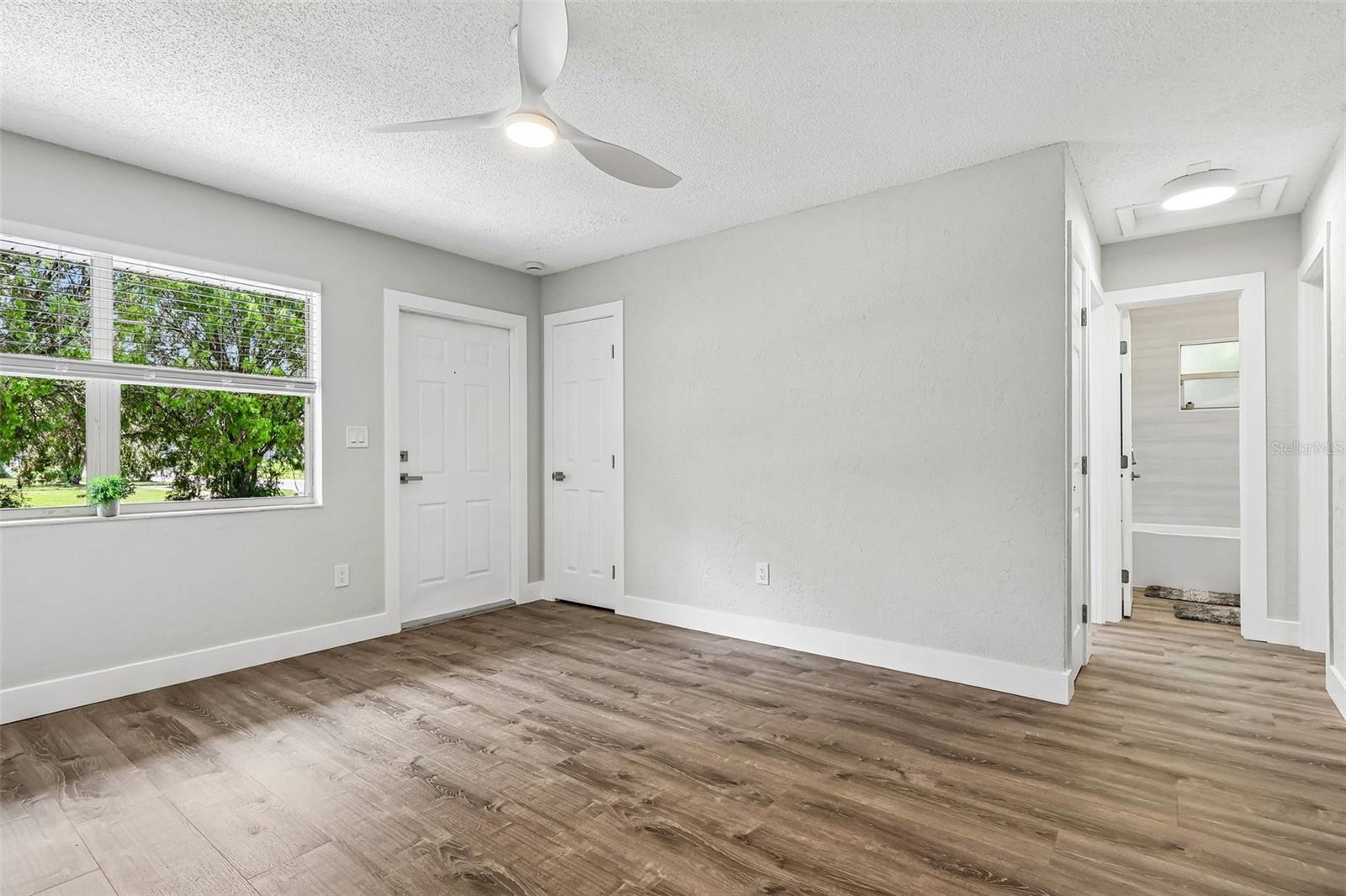 1062 Barclay Dr Property Photo 3