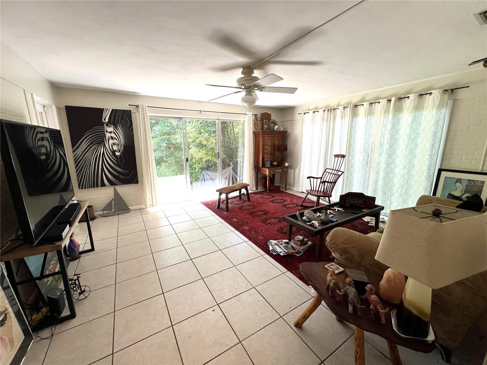 1617 Nw 7th Pl Property Photo 2