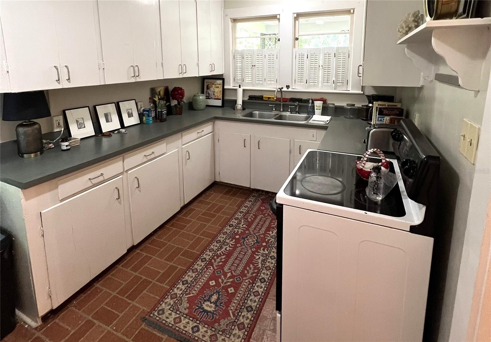 1617 Nw 7th Pl Property Photo 3