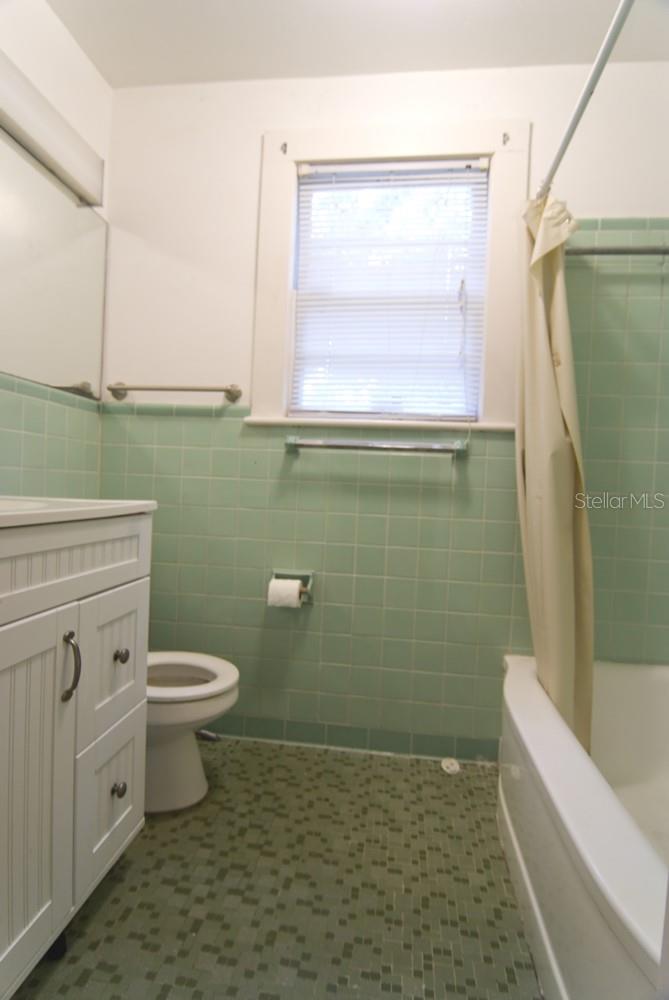 1617 Nw 7th Pl Property Photo 8