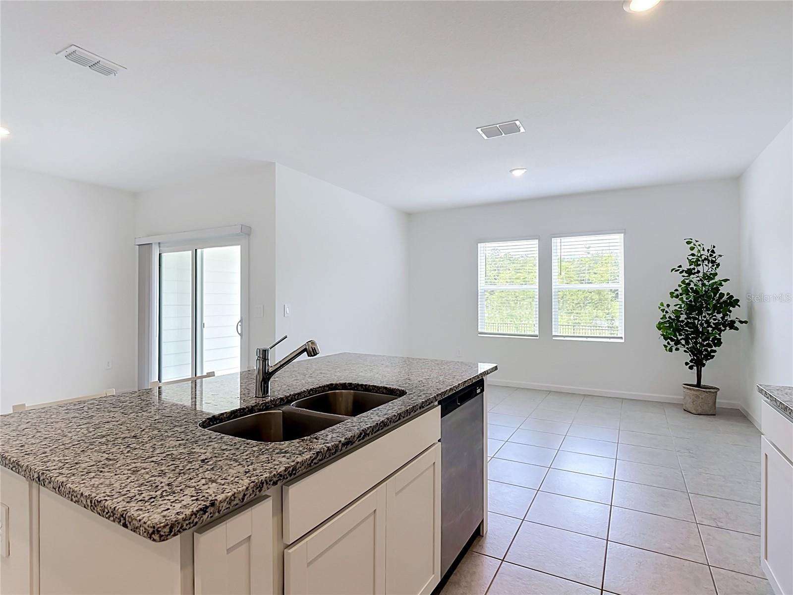 2542 Grey Hawk Dr Property Photo 8