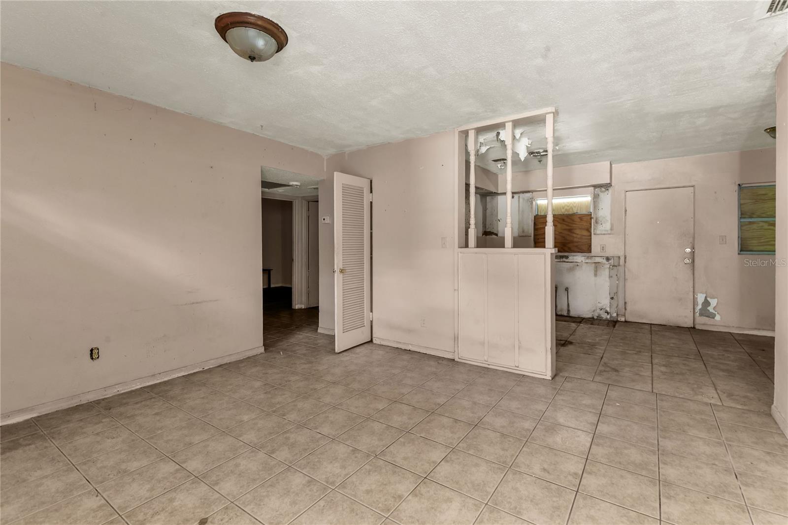 4740 W Church St Property Photo 7