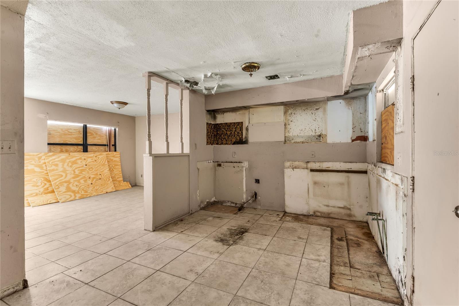 4740 W Church St Property Photo 9