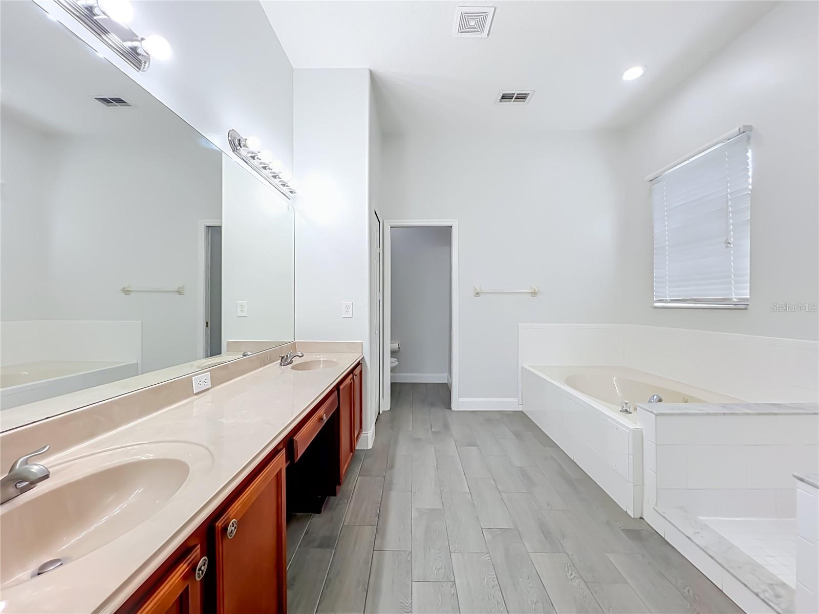 1242 Darnaby Way Property Photo 62
