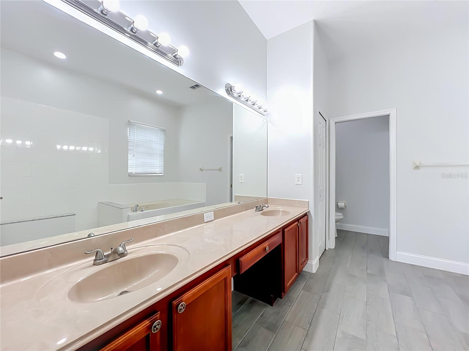1242 Darnaby Way Property Photo 63