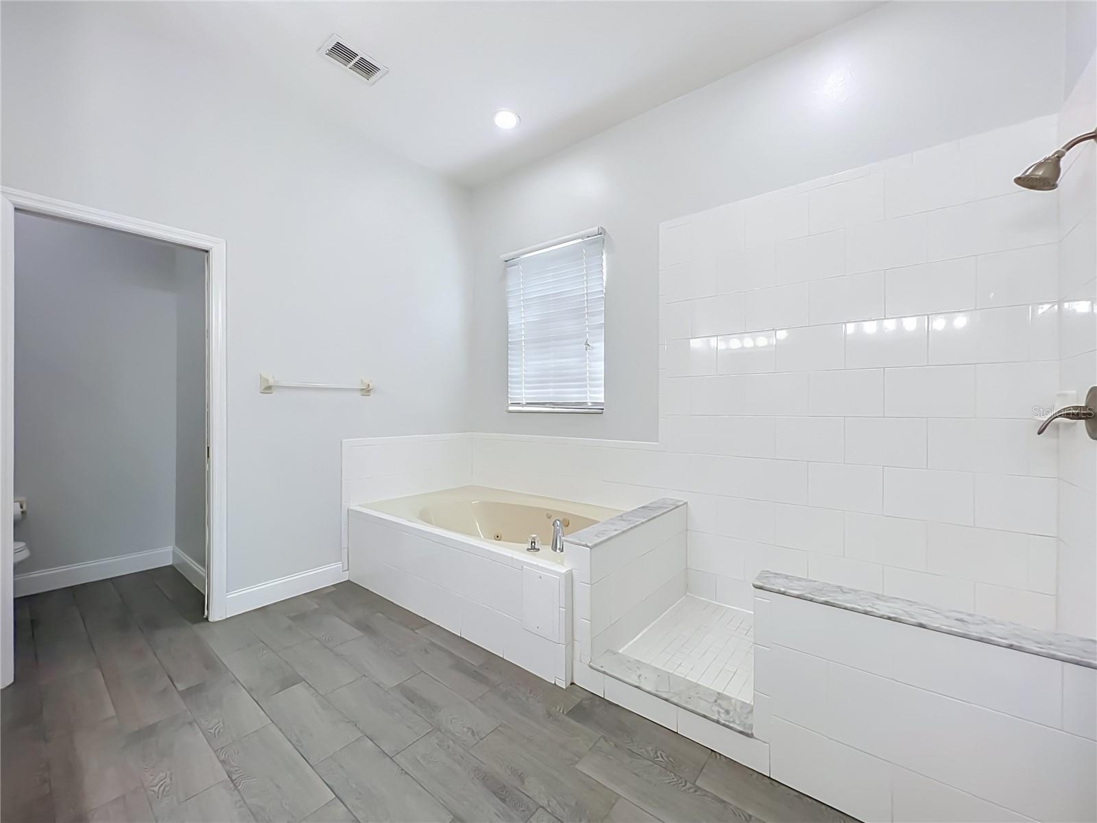 1242 Darnaby Way Property Photo 64