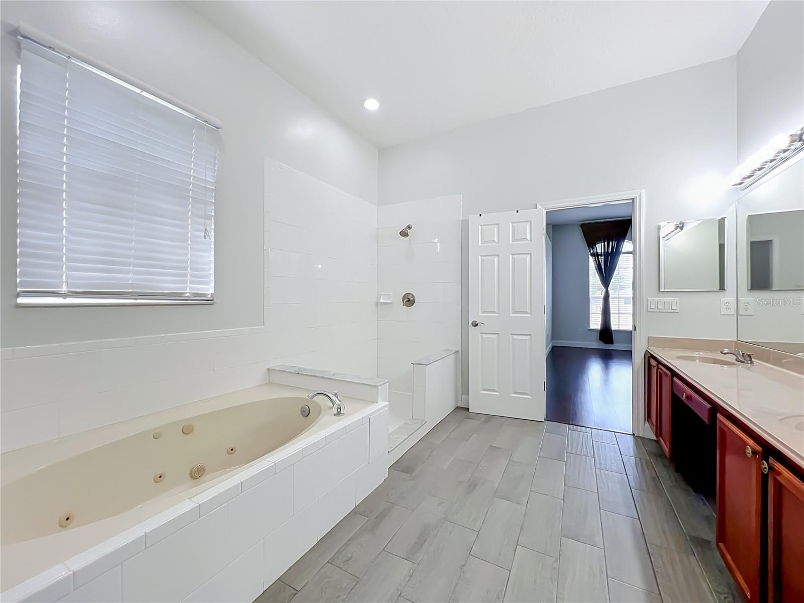 1242 Darnaby Way Property Photo 66