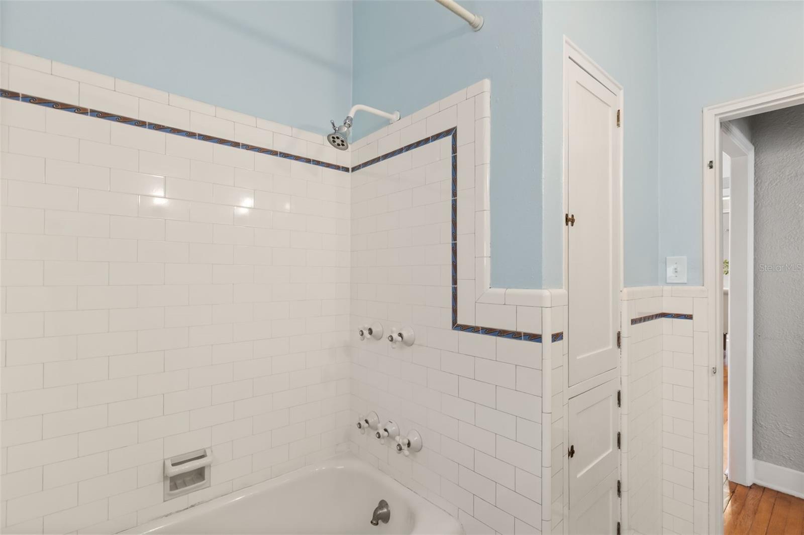 532 Broadway Ave Property Photo 29