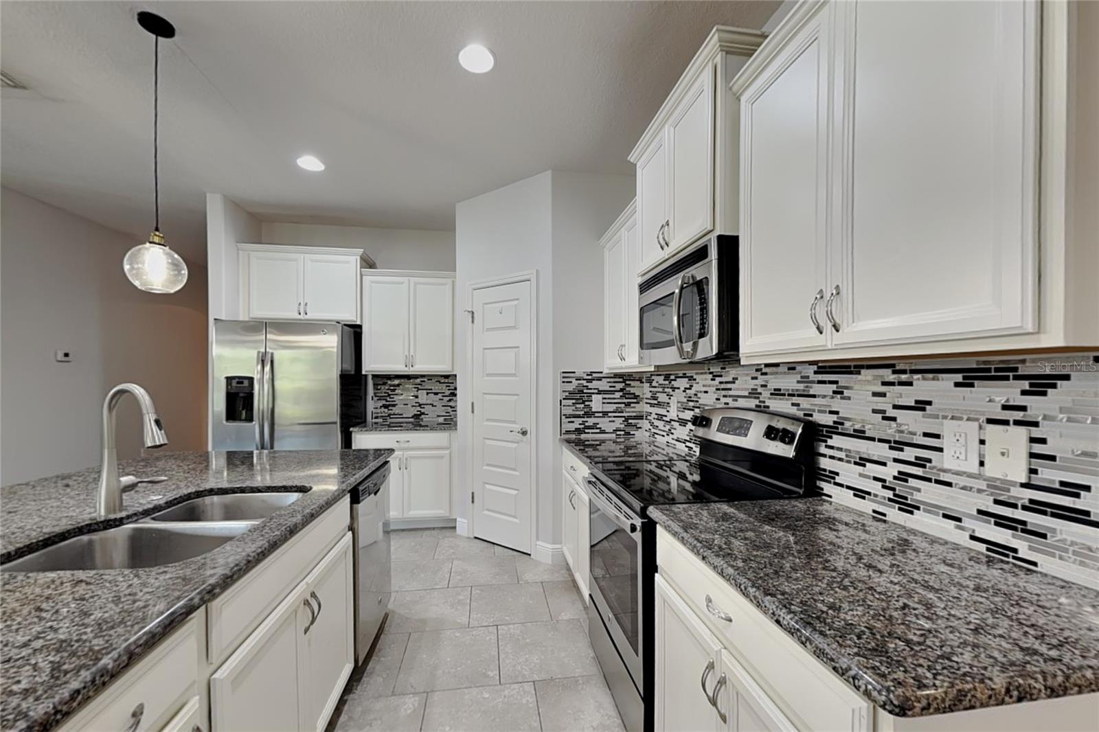 15543 Waterleigh Cove Dr Property Photo 4