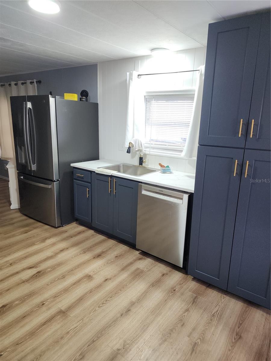 O6438581 Property Photo 4