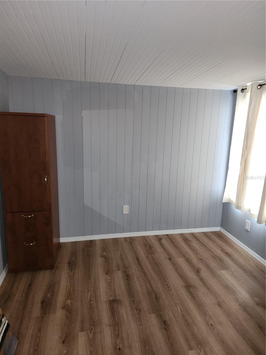 O6438581 Property Photo 6