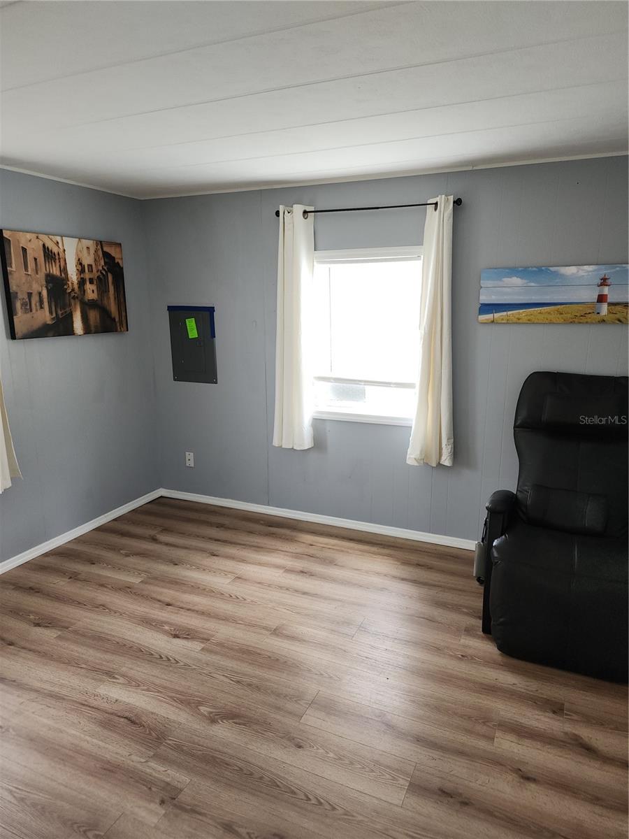 O6438581 Property Photo 8