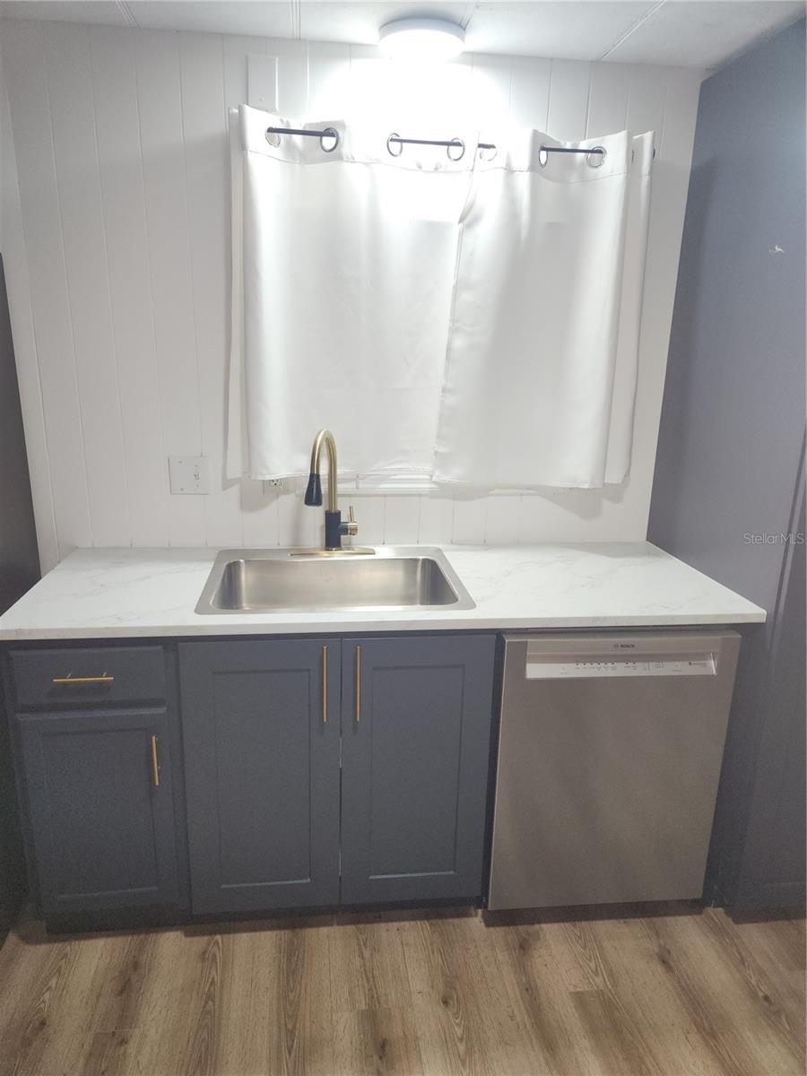 O6438581 Property Photo 13