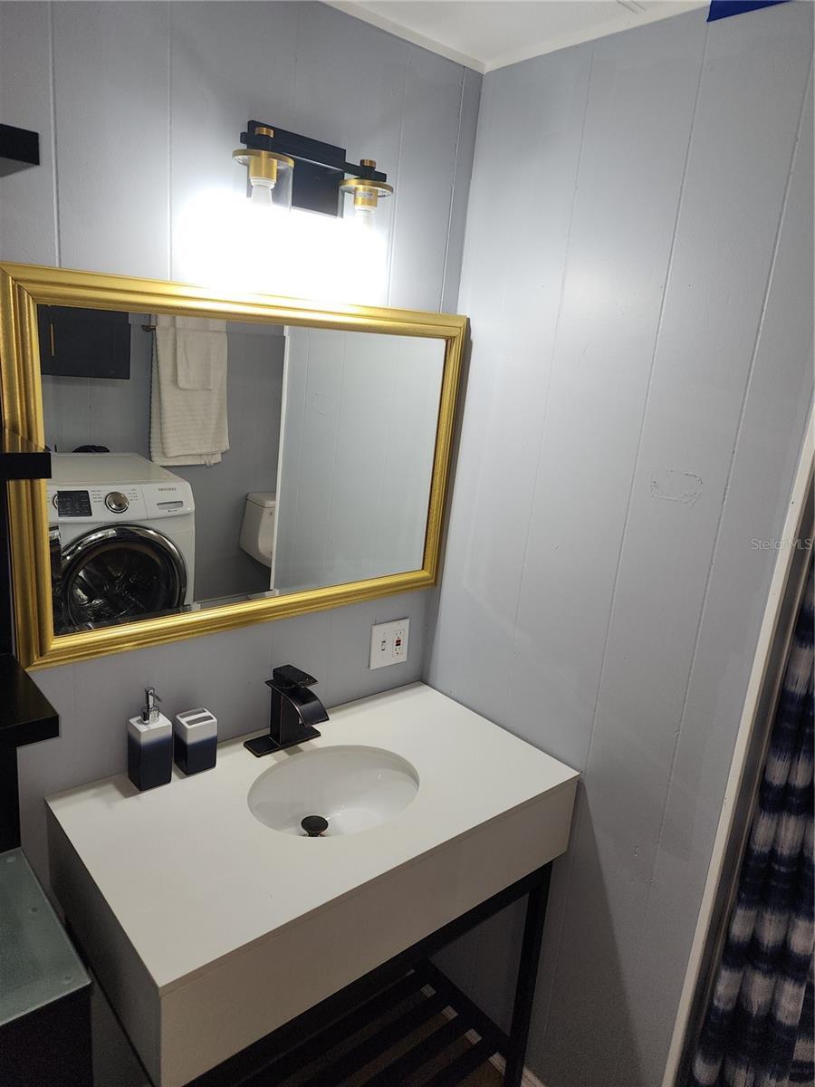 O6438581 Property Photo 21