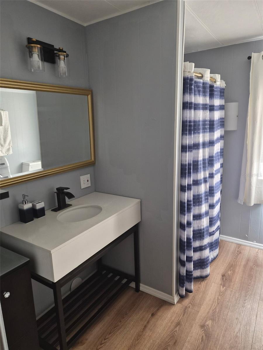 O6438581 Property Photo 22