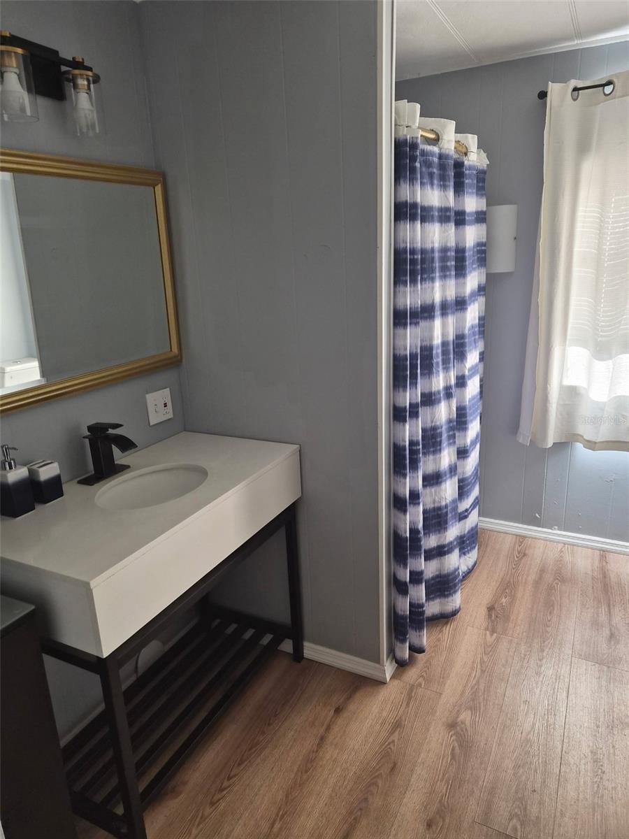 O6438581 Property Photo 23