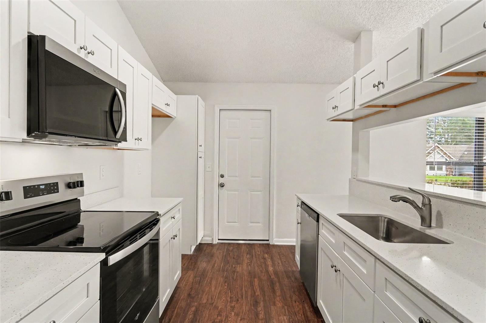 1097 Covington St Property Photo 7