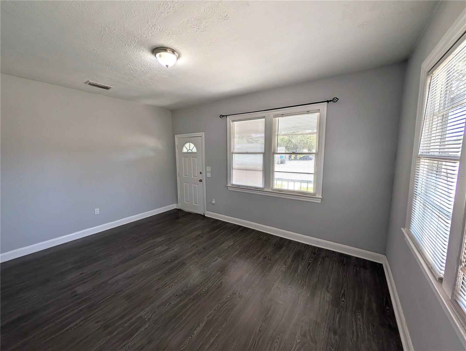 O6438607 Property Photo 4