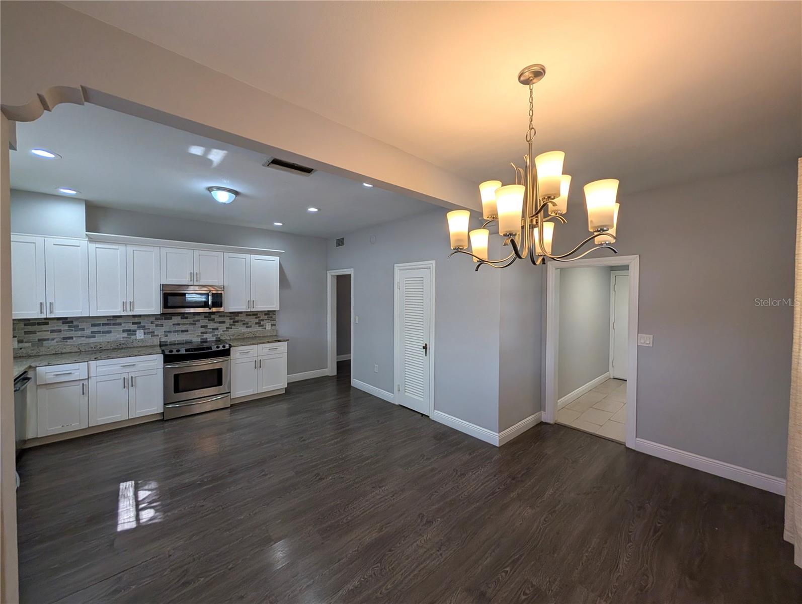 O6438607 Property Photo 8