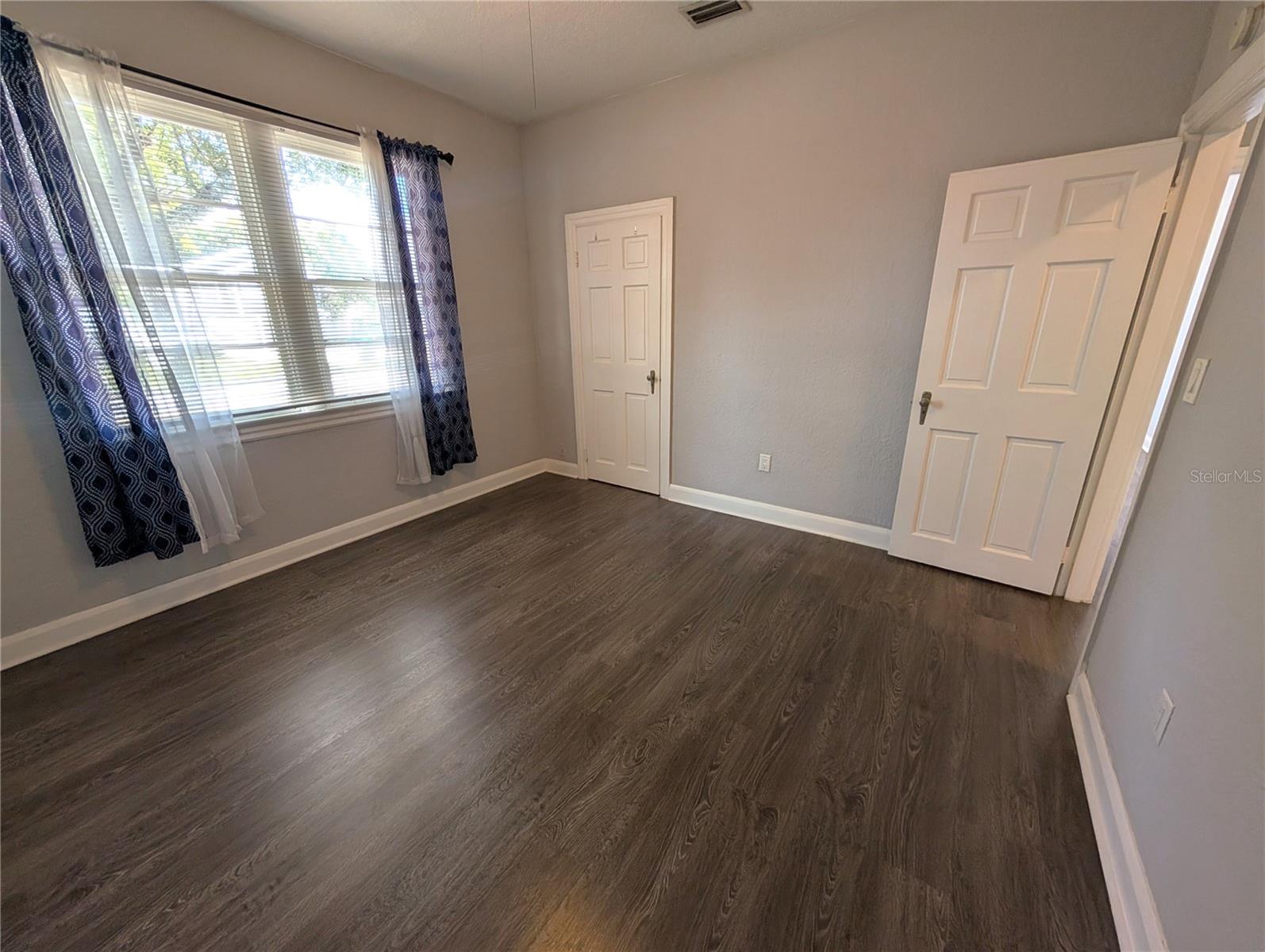 O6438607 Property Photo 9