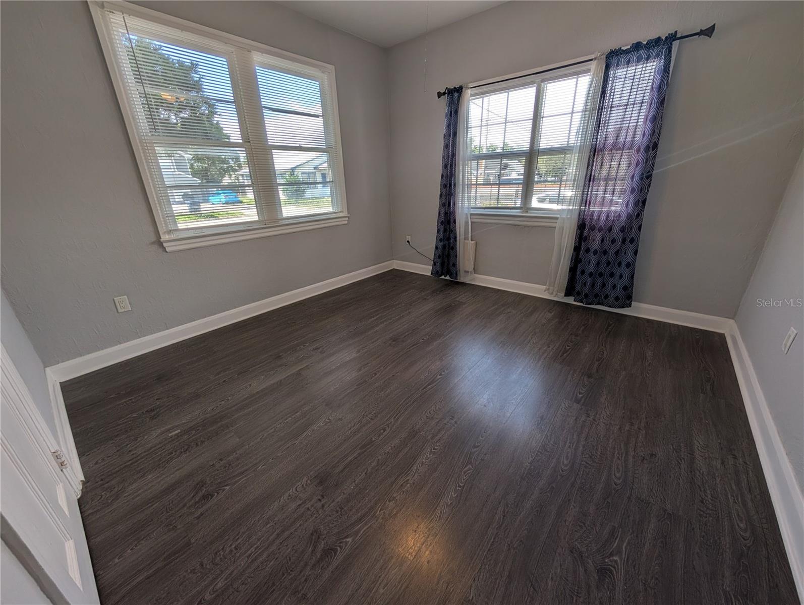 O6438607 Property Photo 10