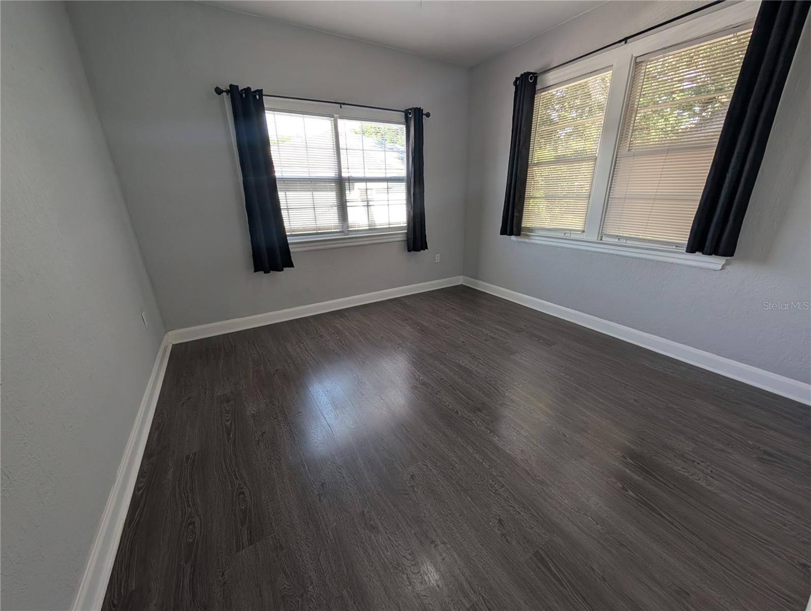 O6438607 Property Photo 11