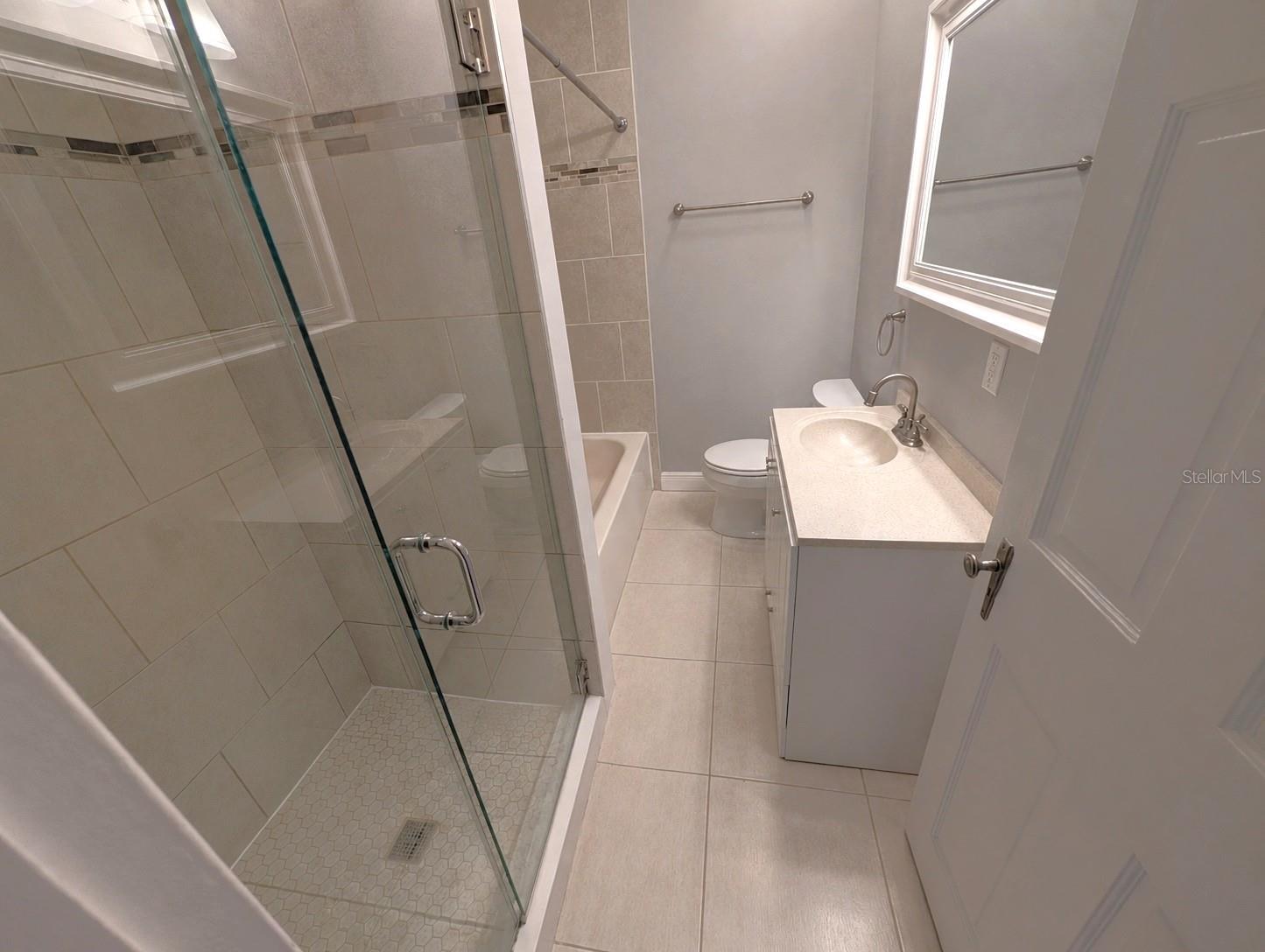 O6438607 Property Photo 13