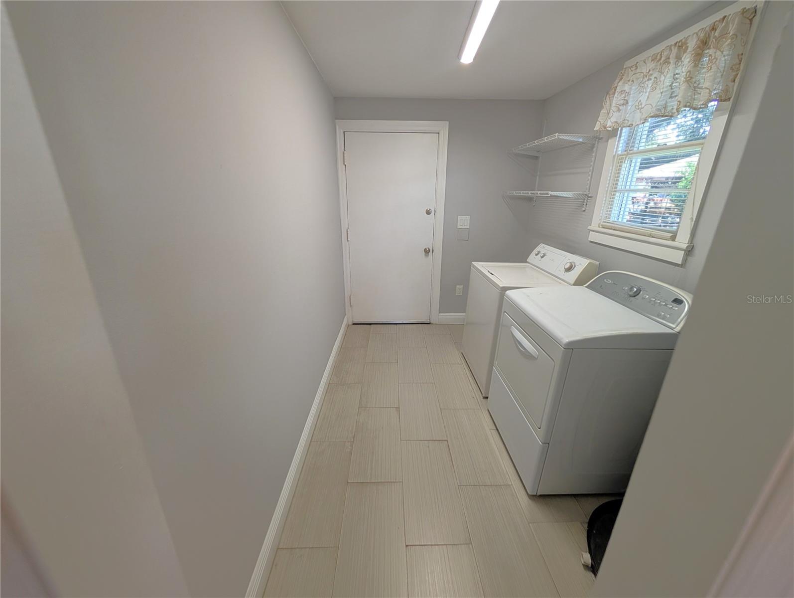 O6438607 Property Photo 14