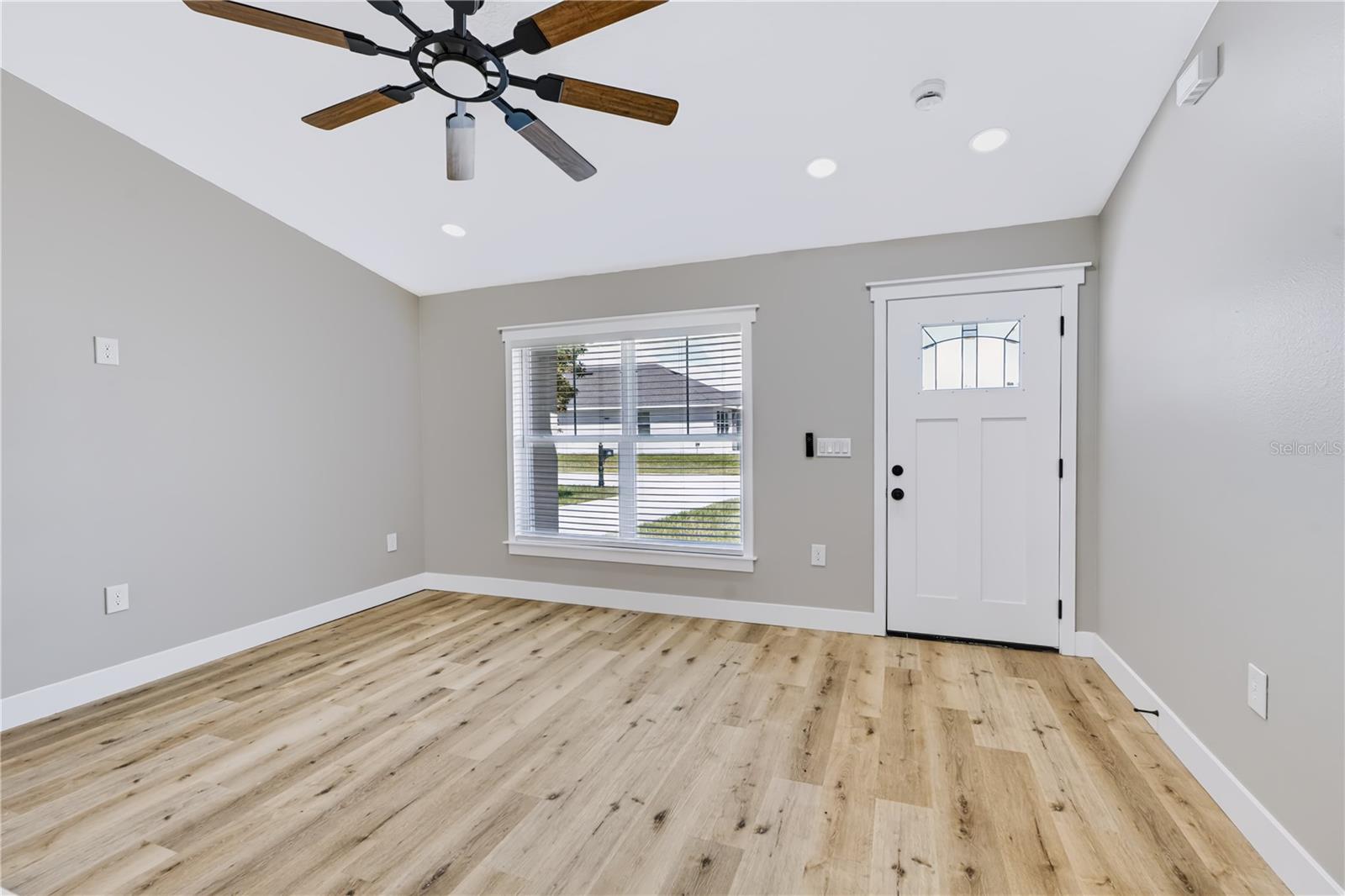 1891 3rd St Property Photo 4