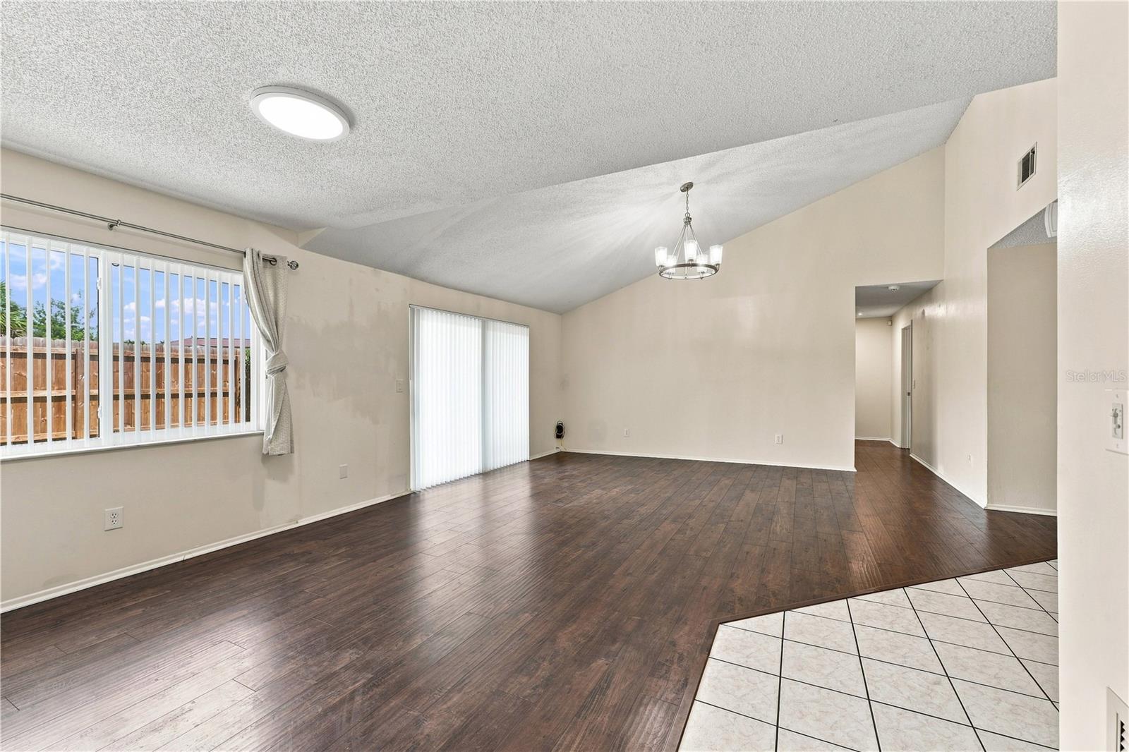 1050 Huntington Ct Property Photo 5