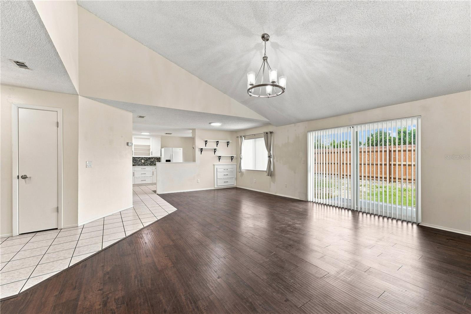 1050 Huntington Ct Property Photo 6