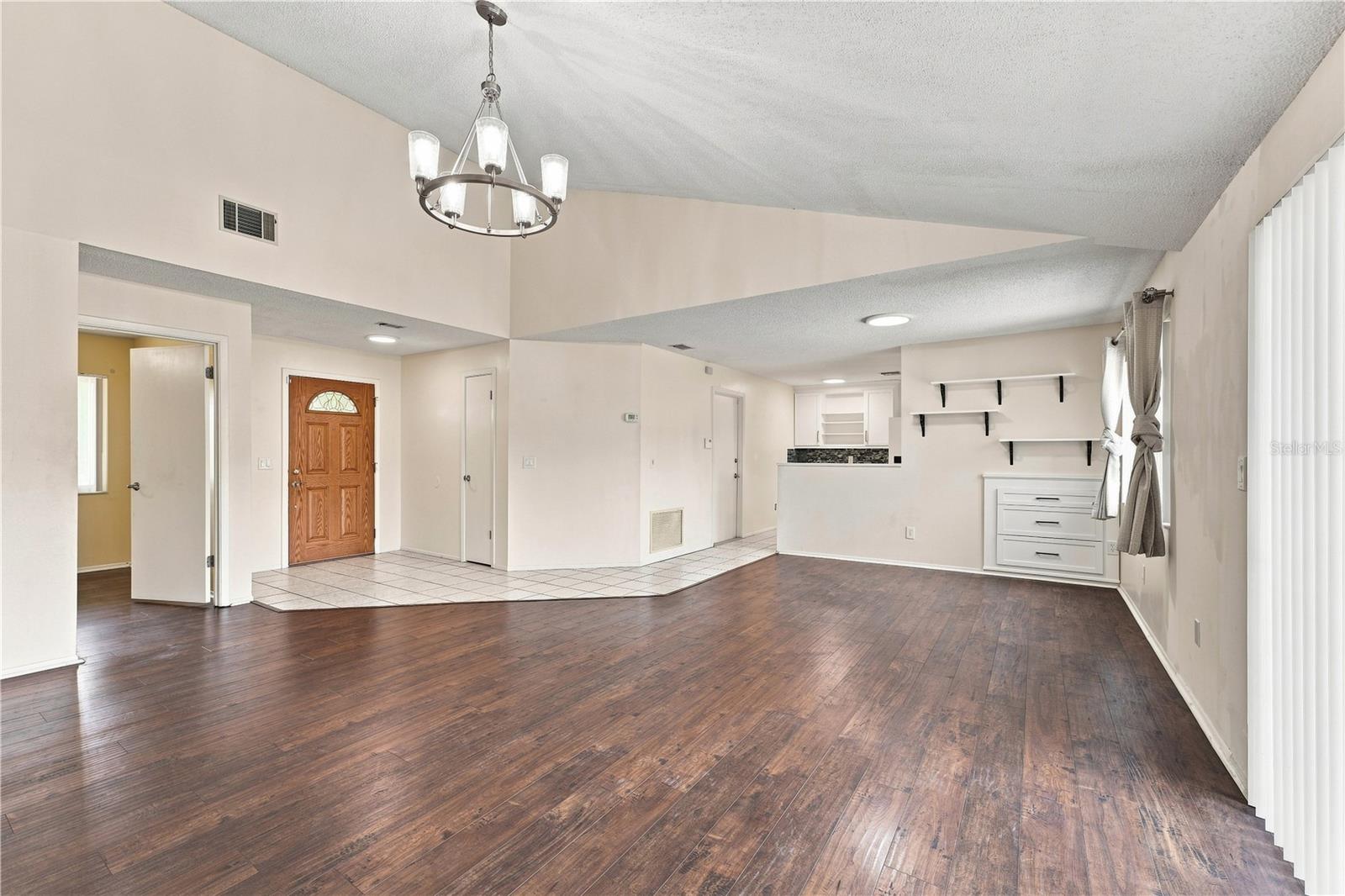 1050 Huntington Ct Property Photo 7