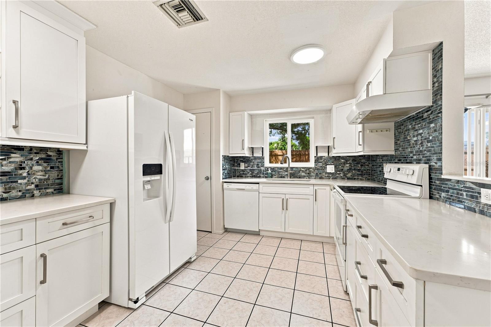 1050 Huntington Ct Property Photo 8