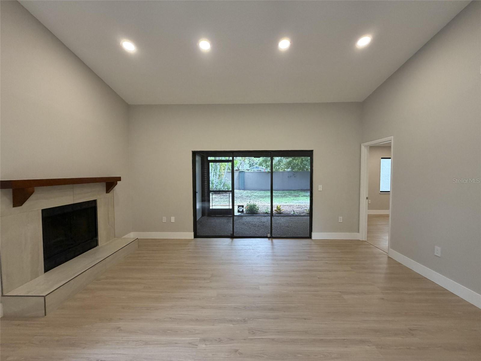 971 Sunridge Dr #110 Property Photo 3