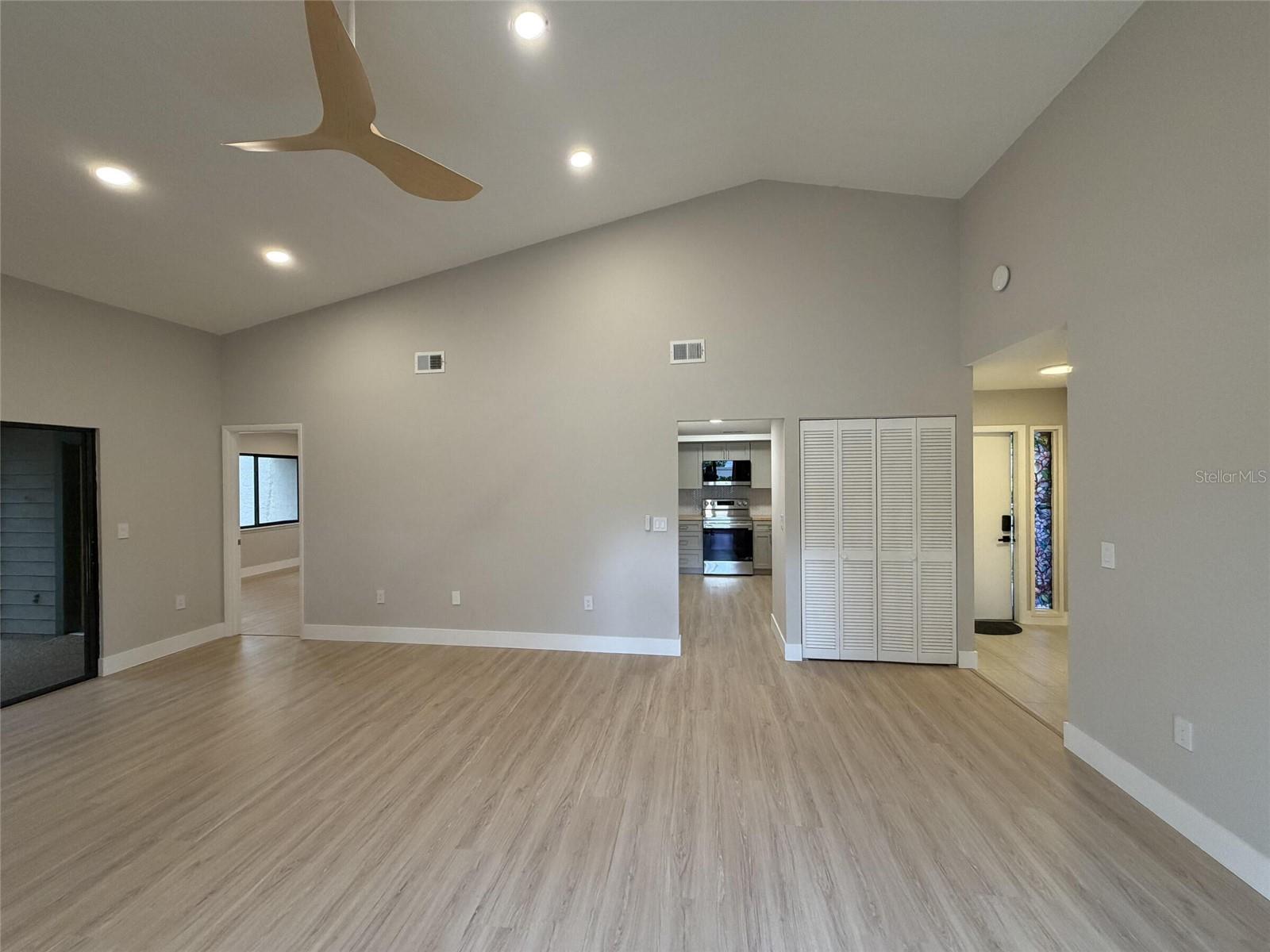 971 Sunridge Dr #110 Property Photo 4