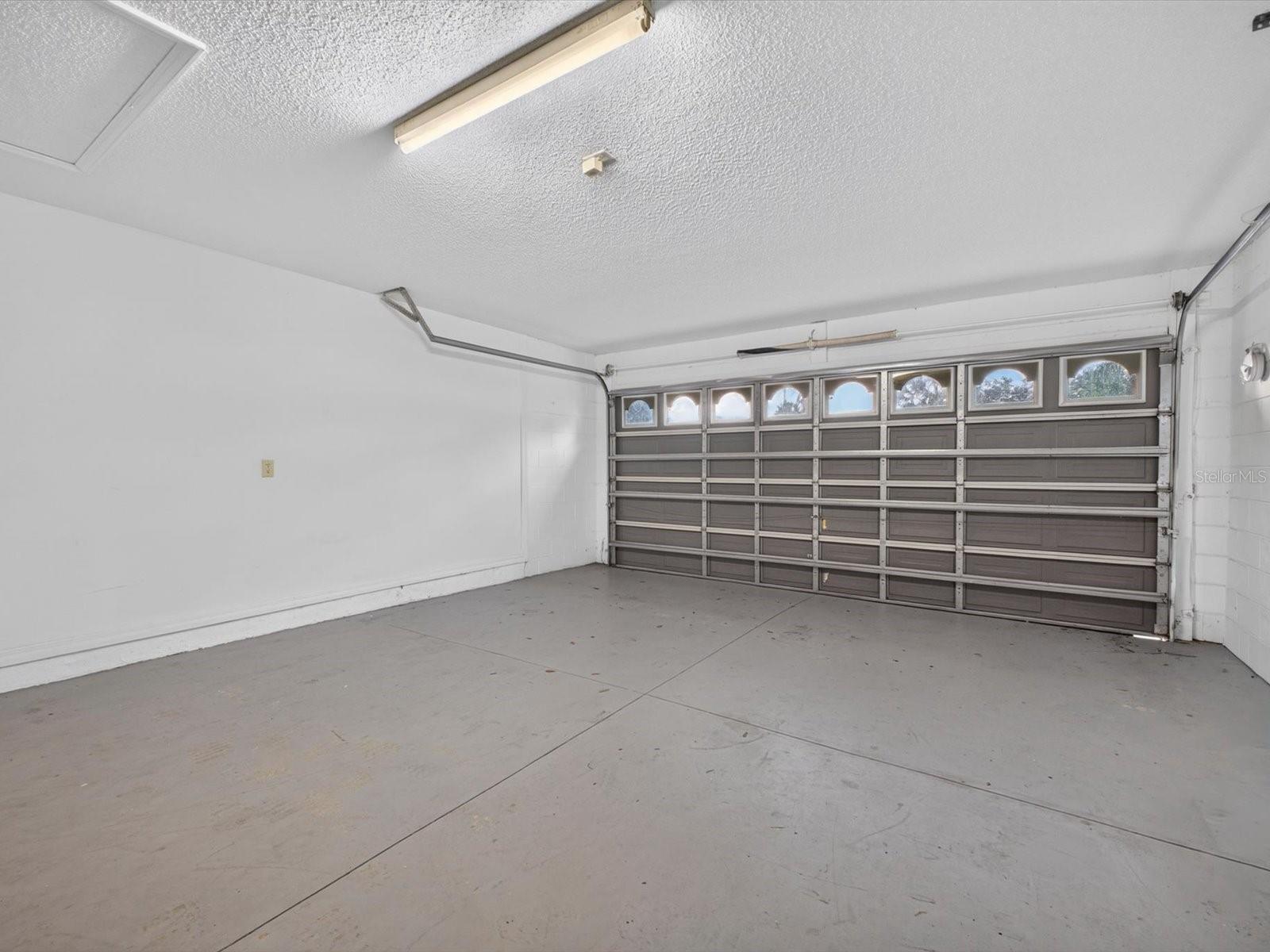 8014 Spring Creek Dr Property Photo 24
