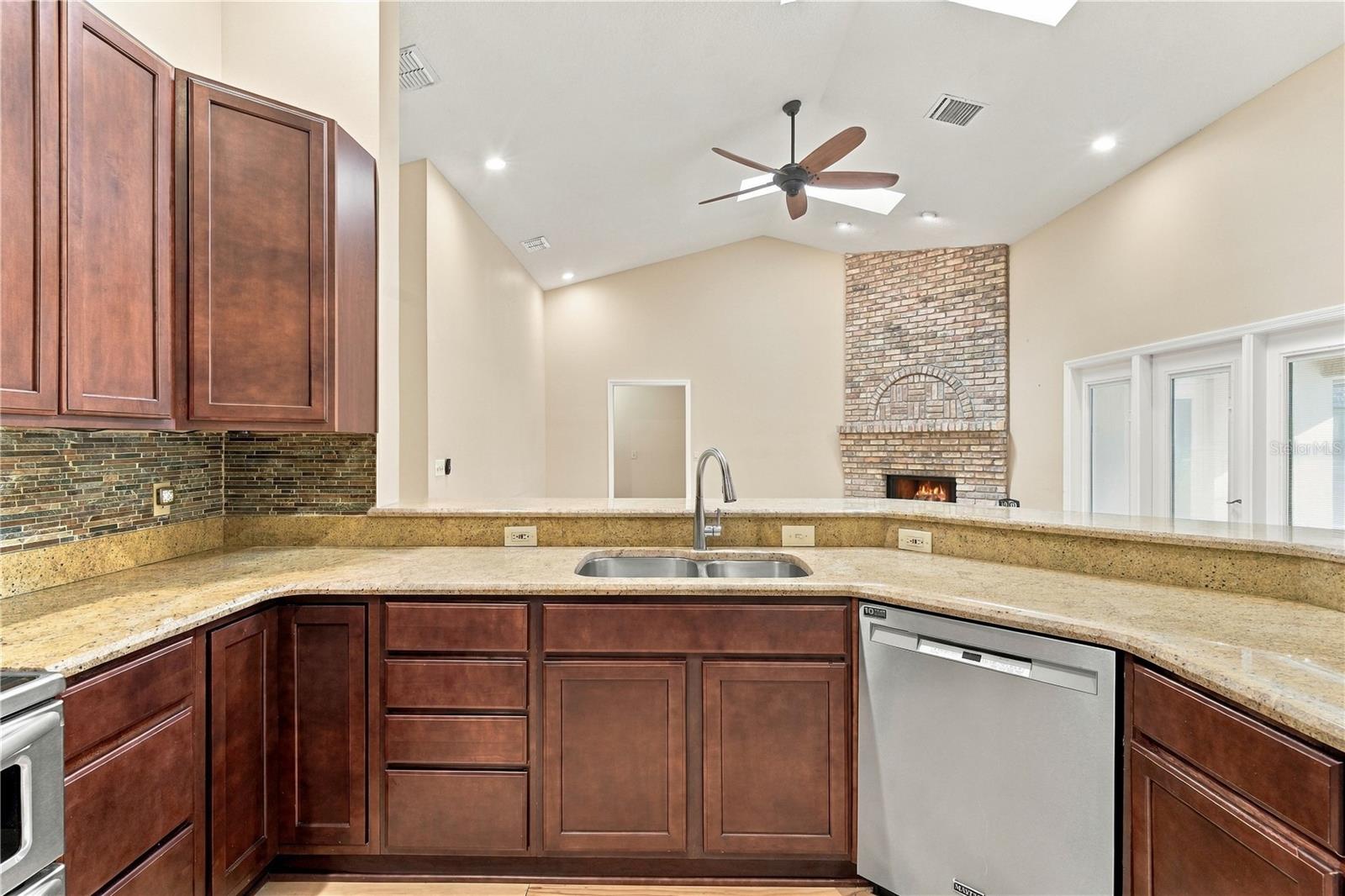 4425 Winderwood Cir Property Photo 6